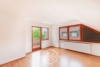 Geräumige 2 Zimmer Wohnung mit Balkon - Wohnzimmer