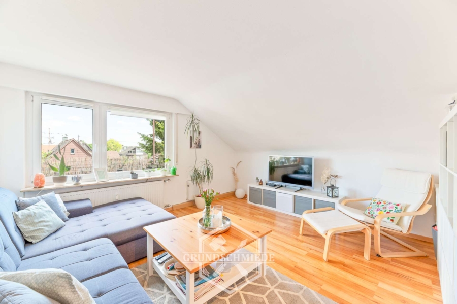 Attraktive 3-Zimmer-Wohnung mit Balkon, 71144 Steinenbronn, Dachgeschosswohnung
