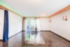 Moderne Eleganz: 3-Zimmer-Wohnung mit Balkon - Wohnzimmer