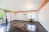 Moderne Eleganz: 3-Zimmer-Wohnung mit Balkon - Wohnzimmer