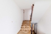 3-Zimmer-Wohnung im Erdgeschoss mit Balkon - Treppenhaus