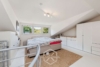 Top-sanierte Maisonette-Wohnung mit Balkon - Einrichtungsbeispiel