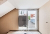 Großzügige 3-Zimmer-Wohnung mit Balkon - Haueingang