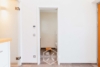 Wohnen ohne Kompromisse – Hochwertiges Traumhaus für Familien mit Stil - Gäste-WC