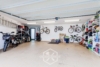 Wohnen ohne Kompromisse – Hochwertiges Traumhaus für Familien mit Stil - Garage