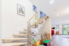 Wohnen ohne Kompromisse – Hochwertiges Traumhaus für Familien mit Stil - Treppenaufgang OG