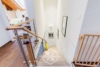 Wohnen ohne Kompromisse – Hochwertiges Traumhaus für Familien mit Stil - Treppe