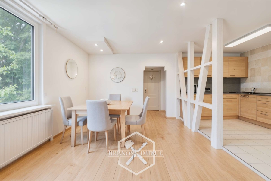 Altstadtnah und familienfreundlich – großzügige 4-Zimmer-Wohnung, 73728 Esslingen am Neckar, Etagenwohnung