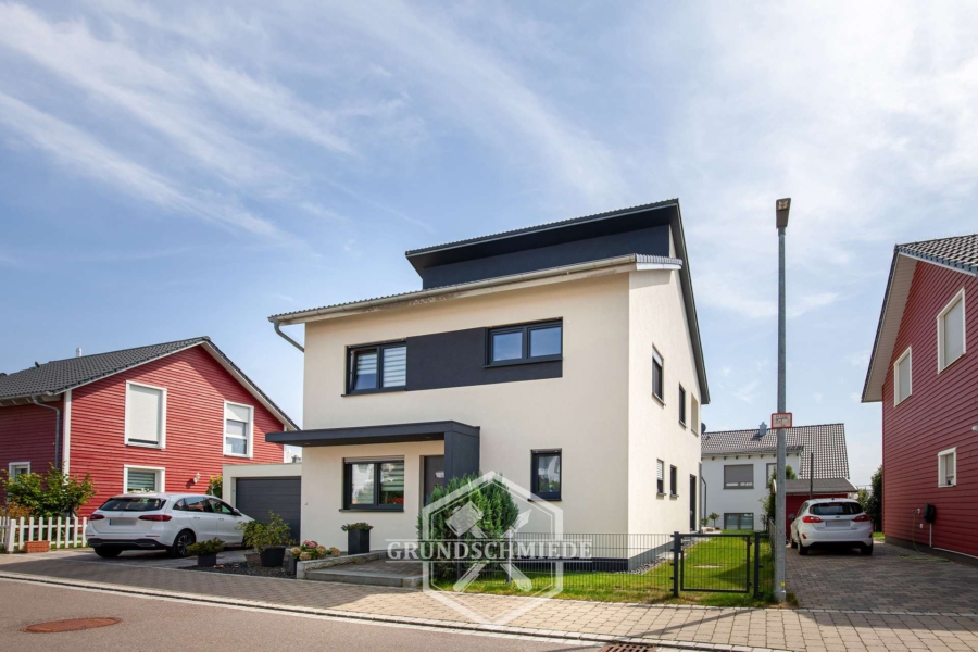 Modernes Einfamilienhaus mit Gartenparadies, 72141 Walddorfhäslach, Einfamilienhaus