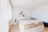 Altersgerechtes Wohnen im Hochparterre – 3,5 Zimmer mit Balkon & Garage - Schlafzimmer