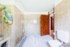 Barrierefreie 3,5-Zimmer-Wohnung mit großer Terrasse – ideal für Familien oder Senioren - Tageslichtbad