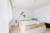 Altersgerechtes Wohnen im Hochparterre – 3,5 Zimmer mit Balkon & Garage - Schlafzimmer