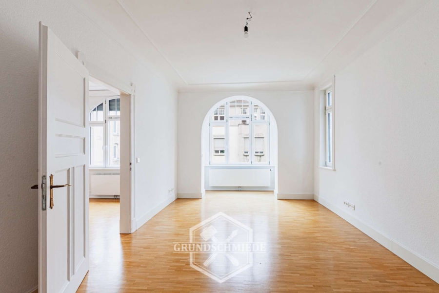 Altbaucharme in Bestlage – Deckenhöhe zum Verlieben, 70180 Stuttgart, Etagenwohnung