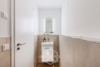 Urbaner Luxus am Eugensplatz – Designwohnung mit Garten - Gäste WC