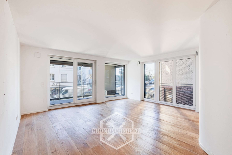 Urbaner Luxus am Eugensplatz – Designwohnung mit Garten, 70188 Stuttgart, Etagenwohnung