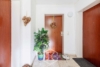 Vier Zimmer, viele Möglichkeiten – Familienwohnung mit Balkon - Wohnungseingang