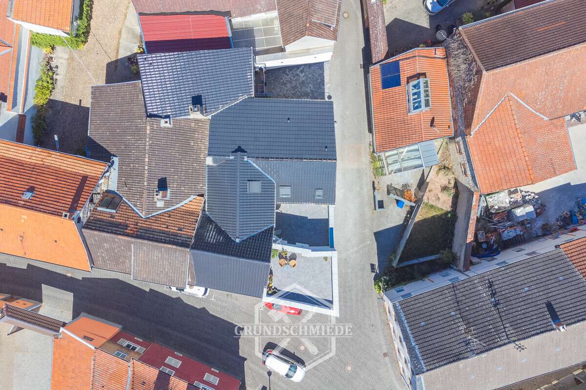 Vollständig renovierte 2 Zimmer Wohnung mit Balkon - Foto 2