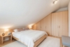 Weitblick inklusive – stilvolle 3-Zimmer-Wohnung im Dachgeschoss - Schlafzimmer