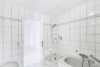 Erstbezug nach Renovierung und mit brandneuer Einbauküche - Badezimmer