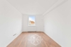 Kernsanierte 2,5 Zimmer Wohnung - Schlafzimmer 1