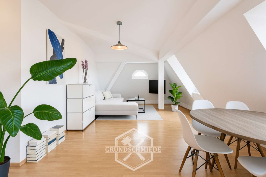 Wohnen über den Dächern – Stilvolle Dachgeschosswohnung in Stuttgart-Süd, 70180 Stuttgart, Wohnung