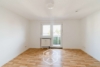Renovierte 3-Zimmer-Wohnung mit Balkon - Wohnzimmer