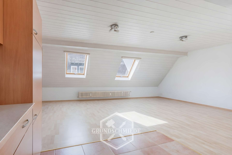 Stilvoll wohnen unterm Dach auf 2 Etagen, 71711 Murr, Maisonettewohnung