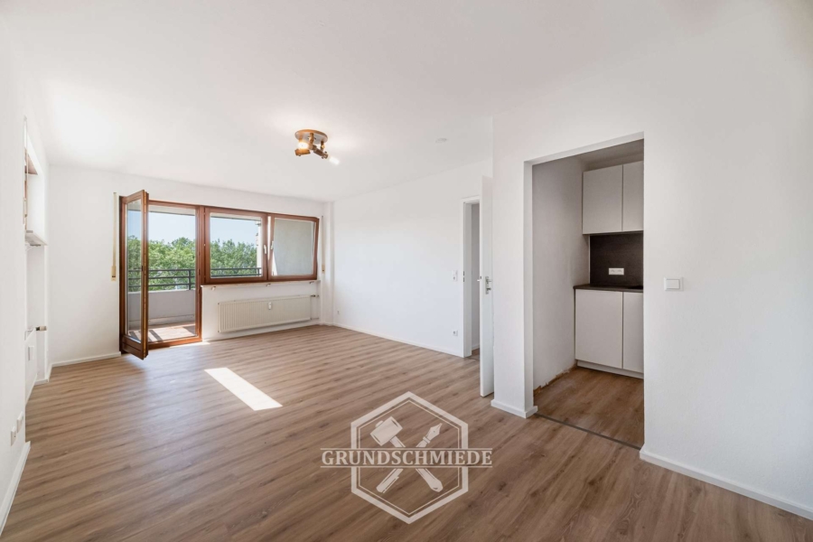 Sanierter Wohntraum ganz oben – mit Aufzug & Aussicht, 70567 Stuttgart, Etagenwohnung