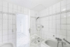 Erstbezug nach Renovierung und mit brandneuer Einbauküche - Badezimmer