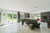 Wohnen und Arbeiten – Maisonette-Wohnung mit zwei Eingängen und weitläufigem Garten - Wohnzimmer