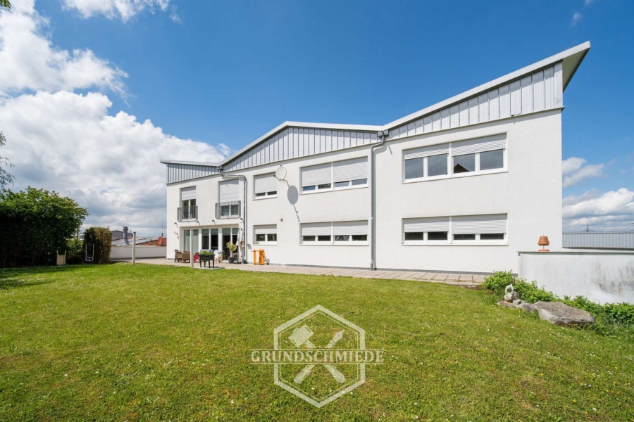 Wohnen und Arbeiten – Maisonette-Wohnung mit zwei Eingängen und weitläufigem Garten