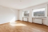 Gestalte dein Paradies: Sanierungsbedürftige Terrassenwohnung - Einrichtungsbeispiel KI generiert