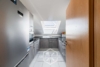 Attraktive 4,5-Zimmer-Dachgeschosswohnung mit Balkon, Garage und großem Garten - Küche