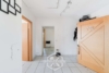 Attraktive 4,5-Zimmer-Dachgeschosswohnung mit Balkon, Garage und großem Garten - Flur