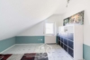 Attraktive 4,5-Zimmer-Dachgeschosswohnung mit Balkon, Garage und großem Garten - Schlafzimmer 2