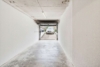 Drei Ebenen Lebensqualität – Modernisiertes Einfamilienhaus im Grünen - Garage - (KI generiert)