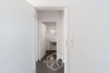 Moderne 3-Zimmer-Wohnung mit Terrasse und TG-Stellplatz - Flur / Badezimmer