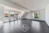 Großzügige 3-Zimmer-Maisonette mit Balkon und zwei Bädern - Wohnzimmer