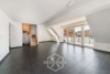 Großzügige 3-Zimmer-Maisonette mit Balkon und zwei Bädern - Wohnzimmer