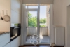 Sanierte sowie möblierte 2-Zimmer-Wohnung in zentraler Lage von Stgt.-Nord - Küche / Balkon