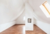 Top-Kapitalanlage mit Potenzial: 3 Wohneinheiten plus Gewerbeanbau - DG - Schlafzimmer