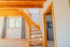 3 Zimmer. 2 Ebenen. Ein Zuhause. - Treppenaufgang