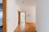 Wohngefühl auf zwei Ebenen – lichtdurchflutete Maisonette mit Balkon - Flur
