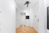Erstklassig möblierte 2-Zimmer-Wohnung - Eingangsbereich mit eingebauter Garderobe