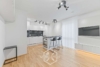 Erstklassig möblierte 2-Zimmer-Wohnung - Wohnbereich und Küche