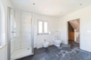 Familientraum mit Naturkulisse und Pool - Badezimmer