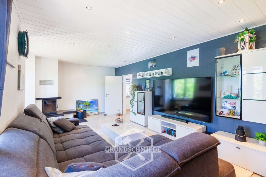 Familientraum mit Naturkulisse und Pool, 72461 Albstadt, Doppelhaushälfte