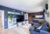Familientraum mit Naturkulisse und Pool - Wohnzimmer
