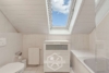 Attraktive 2-Zimmer-DG-Maisonette in absolut ruhiger Lage - Badezimmer