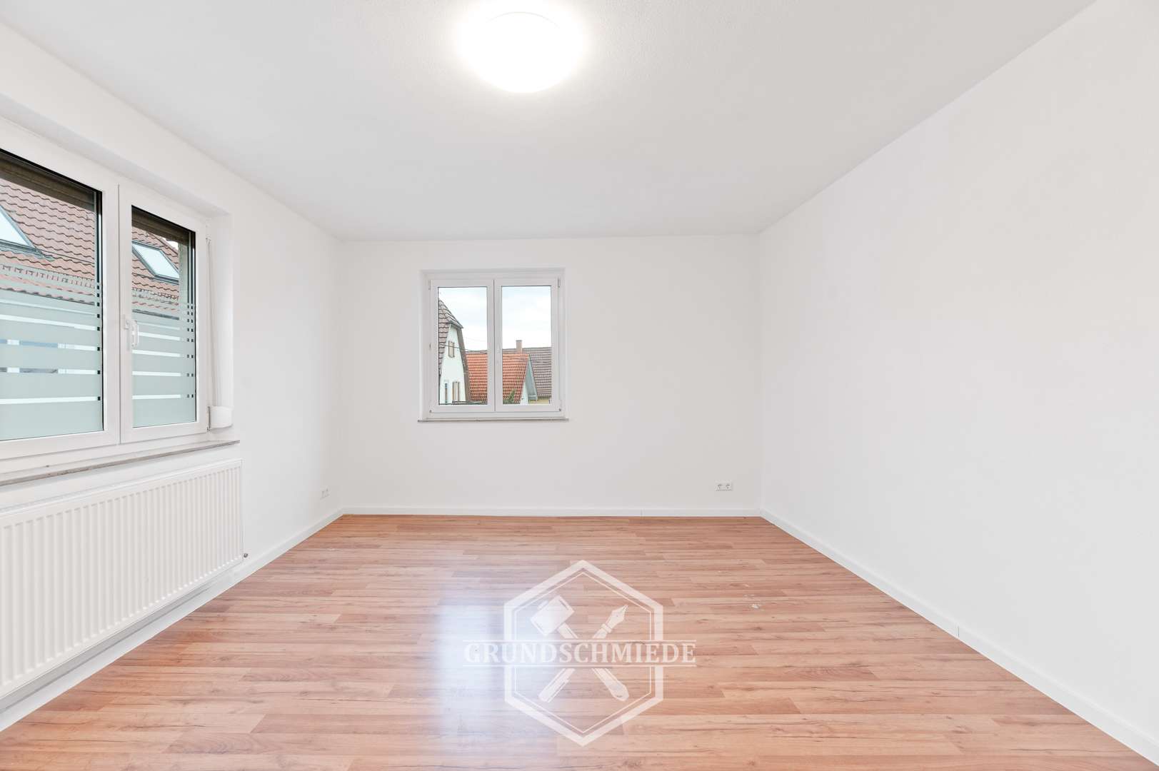 WG-Zimmer mit Bushaltestelle gegenüber - Photo 2